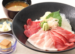 生まぐろ丼