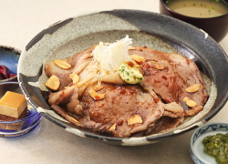 牛リブステーキ丼